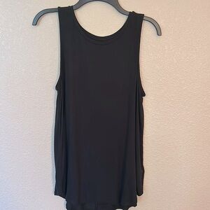 Women’s black tank top size medium.